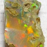 Surový drahý opál 