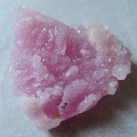 vzácný krystalický růženín