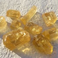 Zlaté skapolity - krystaly Tanzánie