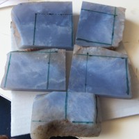 surový modrý chalcedon, slaby připravené k broušení