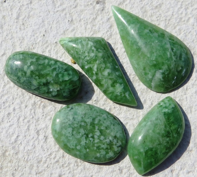 California jade, Californit, American jade, Vesuvianit jade, Pulga jade, Happy Camp jade, Cyprine, Egeran, Idokras, Idocras