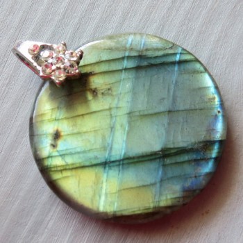 Pendant from labradorite no