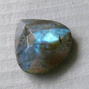 labradorit facetovaný labradorite faceted