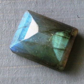 labradorit facetovaný labradorite faceted