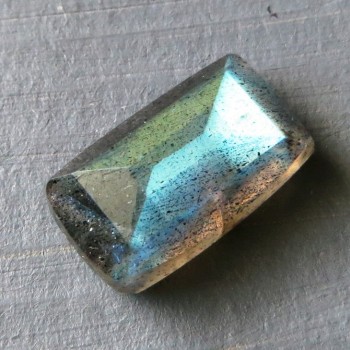 labradorit facetovaný labradorite faceted