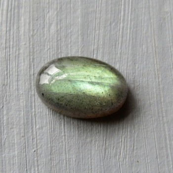 Labradorit malý kabošon, Madagaskar,  č.B9
