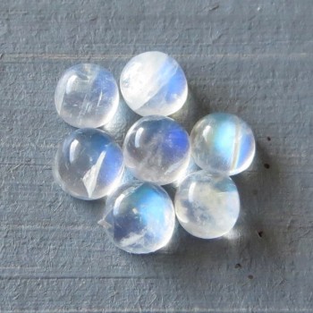 Měsíční kámen, kulatý kabošonek (4 mm)