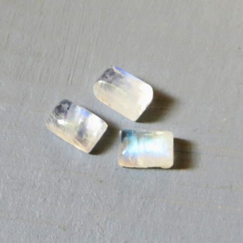 Měsíční kámen, obdélníček (6 x 4 mm)