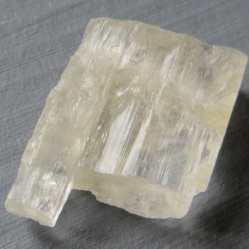 Petalit, surový krystal č.9