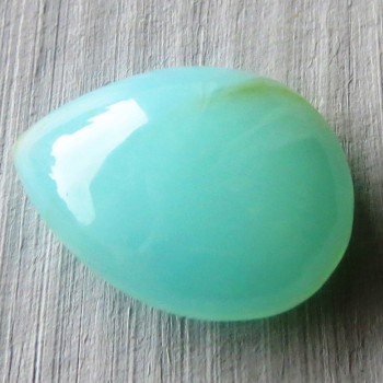 Světle modrý opál Peru, kabošon č.10