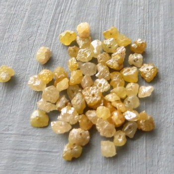 Diamant Zlatý surový, vrtaný, cca 2-2.2 mm- 1 ks