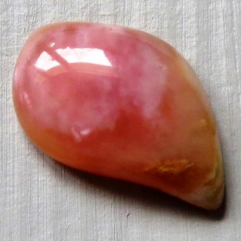 Růžový opál Peru, kabošon č.A13