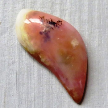 Růžový opál Peru, kabošon č.A17