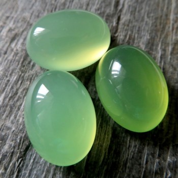 Barvený chalcedon; "Prehnitový" 15x20mm 