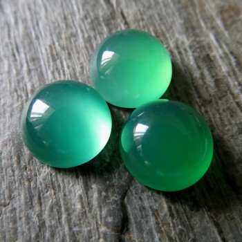 Barvený chalcedon; smaragdová - 12mm