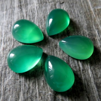 Dyed chalcedony; emerald drop - 10x14mm