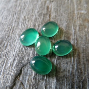 Colored chalcedony; emerald oval - 10x12mm
