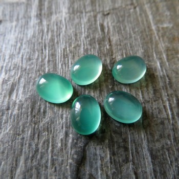 Barvený chalcedon; mentolkový oválek - 8x10mm