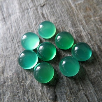Barvený chalcedon; smaragdová - 8mm
