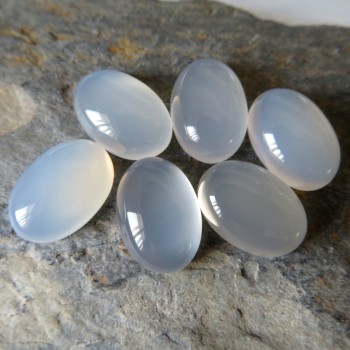 Milky chalcedony, oval 10x14 mm - 1pc