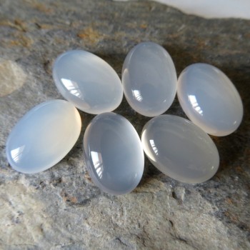 Milky chalcedony, oval 10x14 mm - 1pc