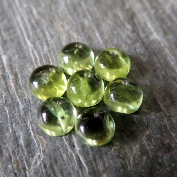 Olivine round cabochon 4mm, type B; 1 piece