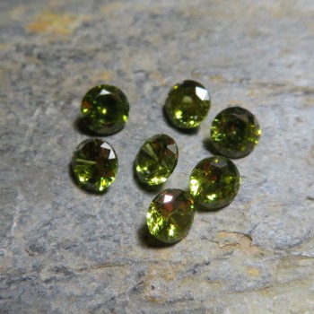 Kubická zirkonie olivově zelená, 4mm - 1ks