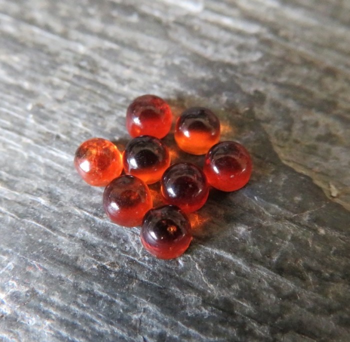 Red-orange garnet hessonite extra, 3mm; 1 piece