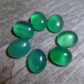 Dyed chalcedony; emerald oval - 8x10mm