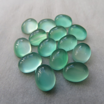 Barvený chalcedon; mentolový oválek -7x9 mm