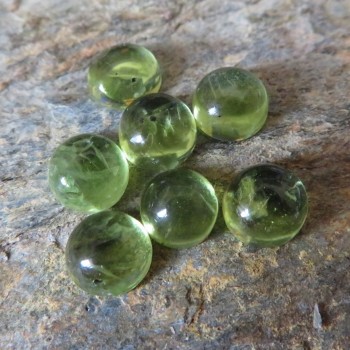 Olivín přírodní   kabošonek  5.5mm, B typ; 1ks