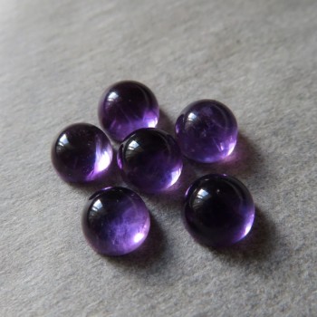 Ametyst mini kabošon kulatý- 5 mm, sytý, 1ks