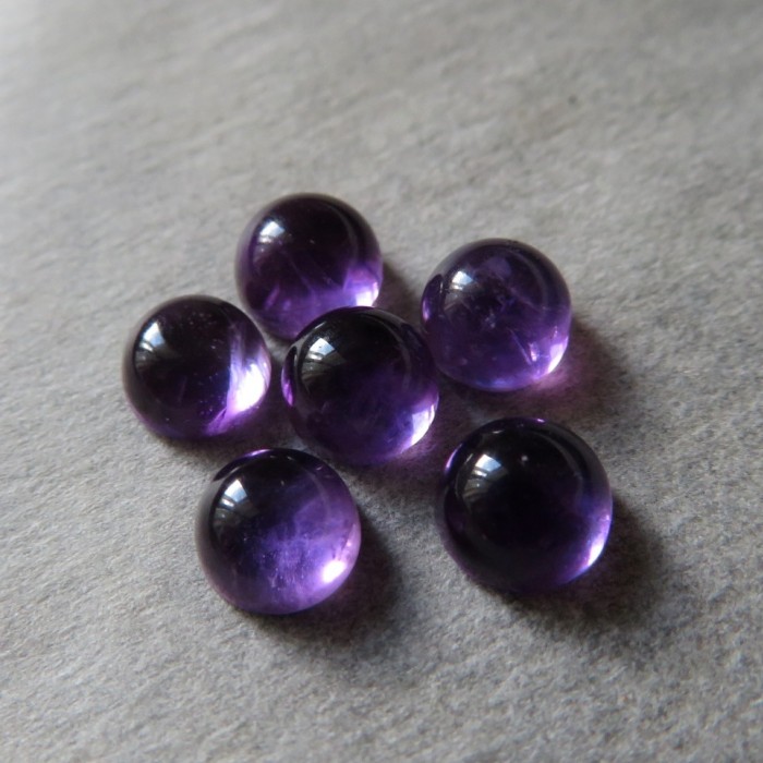 Amethyst mini cabochon round - 5 mm, saturated, 1pc