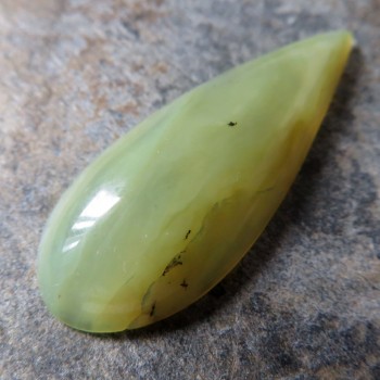 Žlutozelený opál, Madagaskar, kabošon č.3