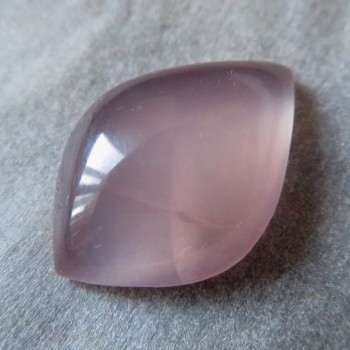 Čistý růženín, Madagaskar, kabošon č.6