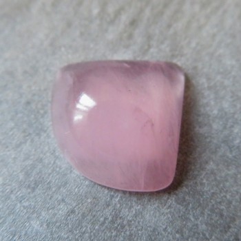 Čistý růženín, Madagaskar, kabošon č.13