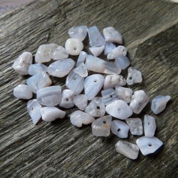 Modrý chalcedon, vrtané zlomky 40 ks
