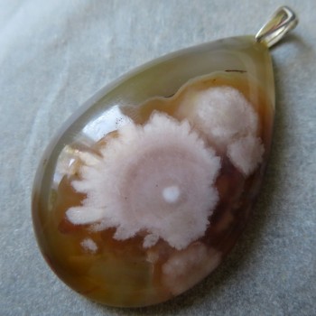 Květinový chalcedon XXL přívěsek č.E10