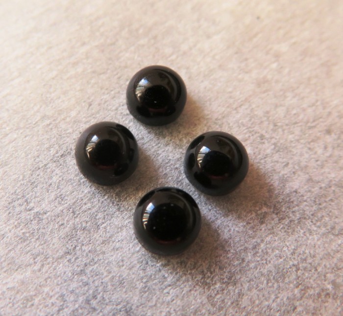 Onyx mini round cabochon - 4 mm, 1pc
