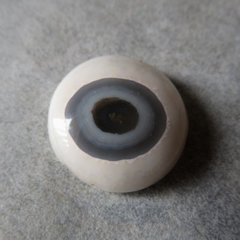 Očičkový chalcedon -kabošon č.1
