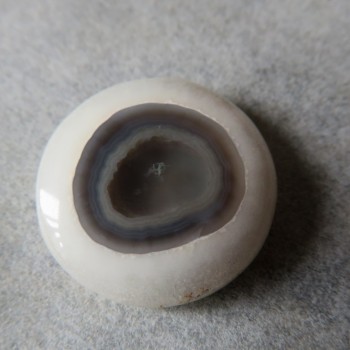Očičkový chalcedon -kabošon č.3
