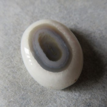 Očičkový chalcedon -kabošon č.4