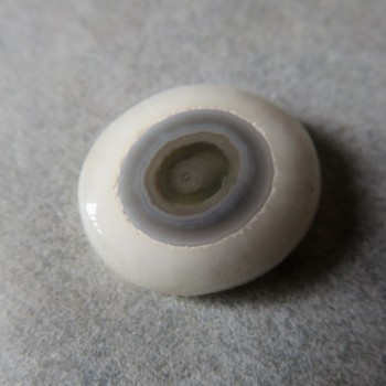 Očičkový chalcedon -kabošon č.6