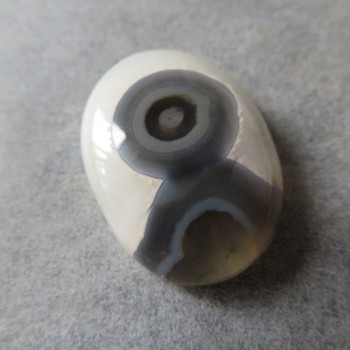 Očičkový chalcedon -kabošon č.10