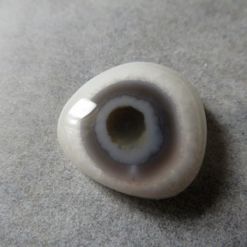 Očičkový chalcedon -kabošon č.12