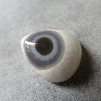 Očičkový chalcedon -kabošon č.13