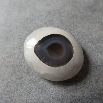 Očičkový chalcedon -kabošon č.14