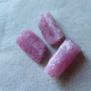 Turmalín- rubelit; krystalky, set č.9