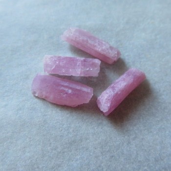 Turmalín- rubelit; krystalky, set č.12