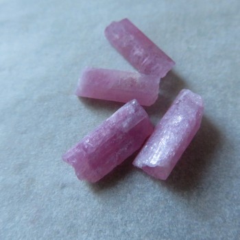 Turmalín- rubelit; krystalky, set č.16